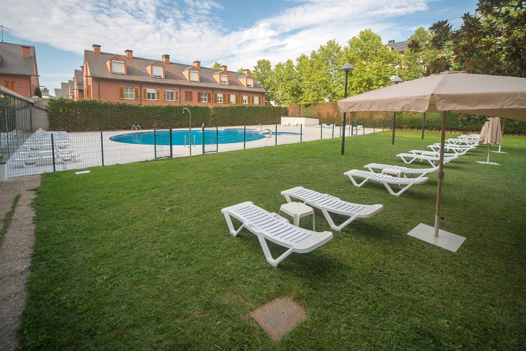 Oroel Hotel & Spa Jaca Exterior foto