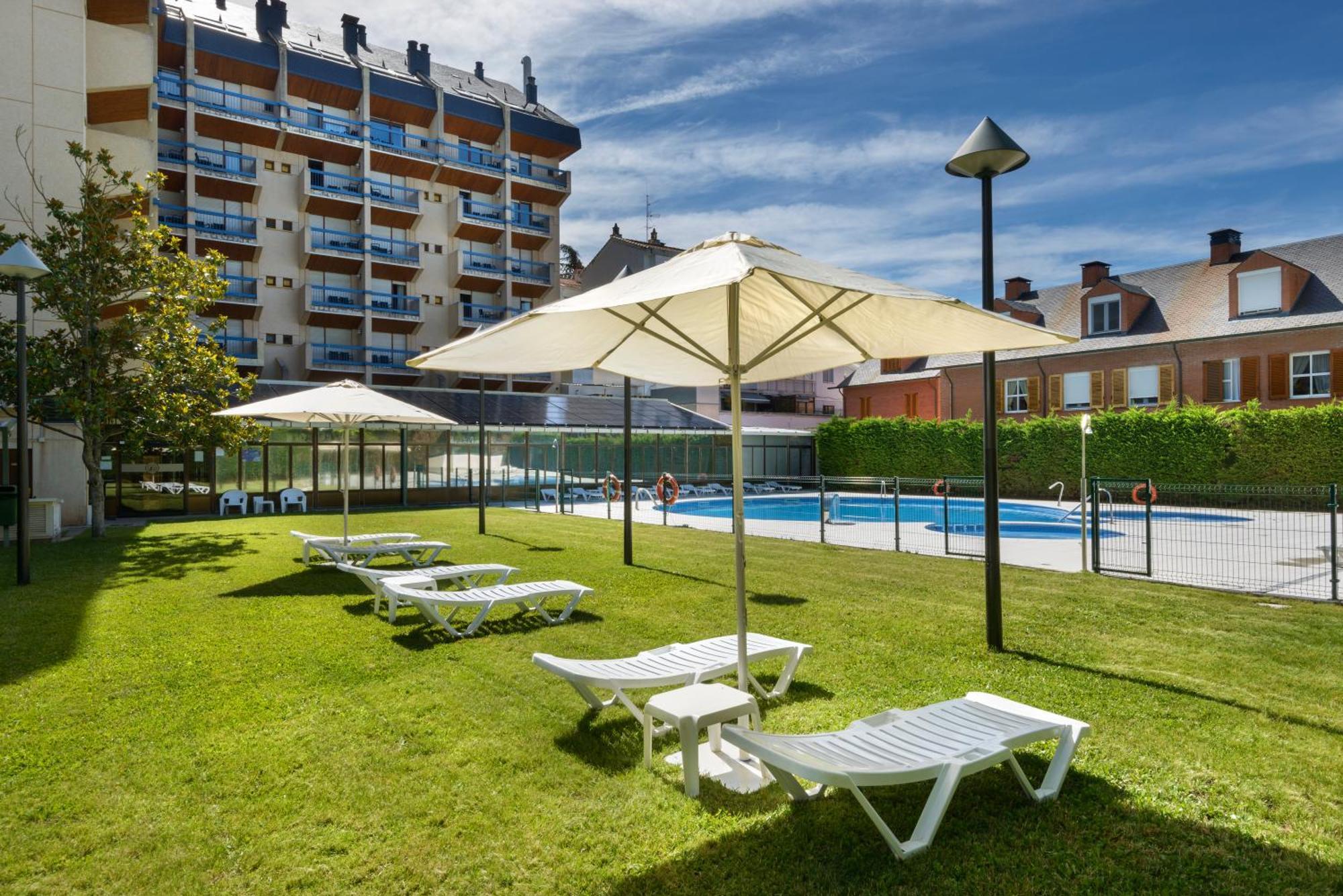Oroel Hotel & Spa Jaca Exterior foto