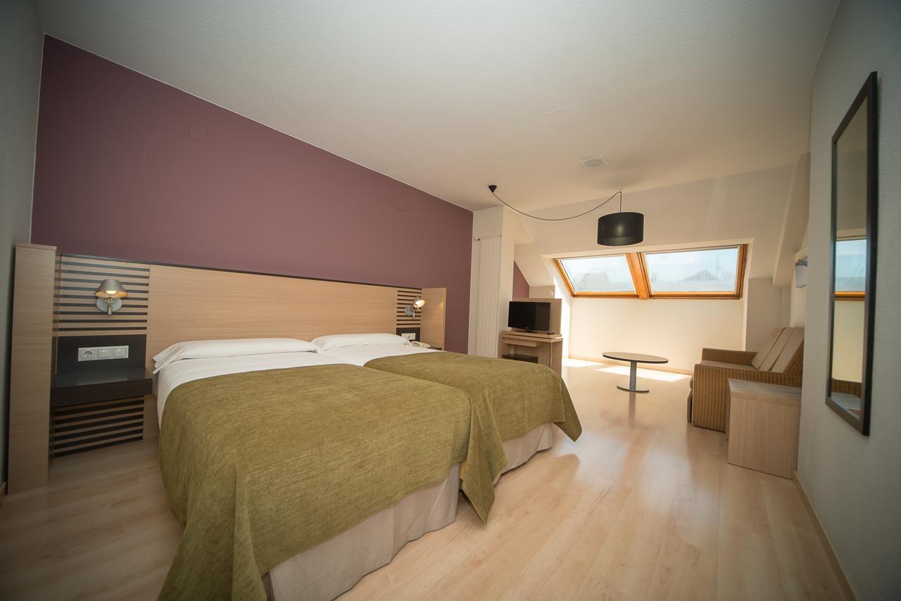 Oroel Hotel & Spa Jaca Exterior foto